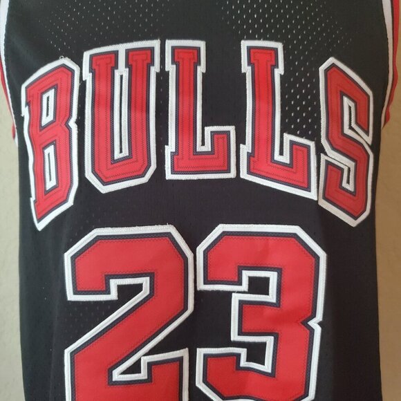 Men's Chicago Bulls Michael Jordan Mitchell & Ness Black 1997/98 Hardwood - Picture 2 of 8